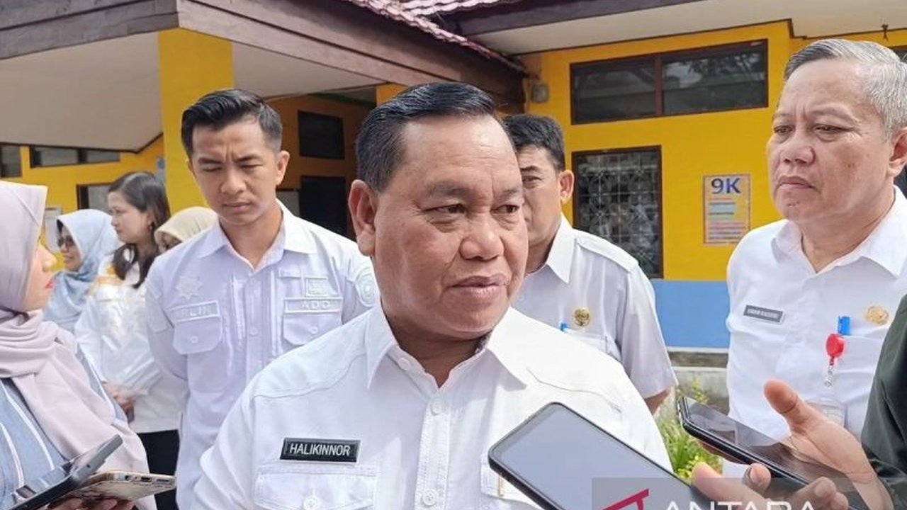 Bupati Kotim mengungkapkan bahwa tingginya angka kemiskinan di daerah tersebut dipengaruhi oleh jumlah pendatang yang signifikan, meskipun program pengentasan kemiskinan terus berjalan.