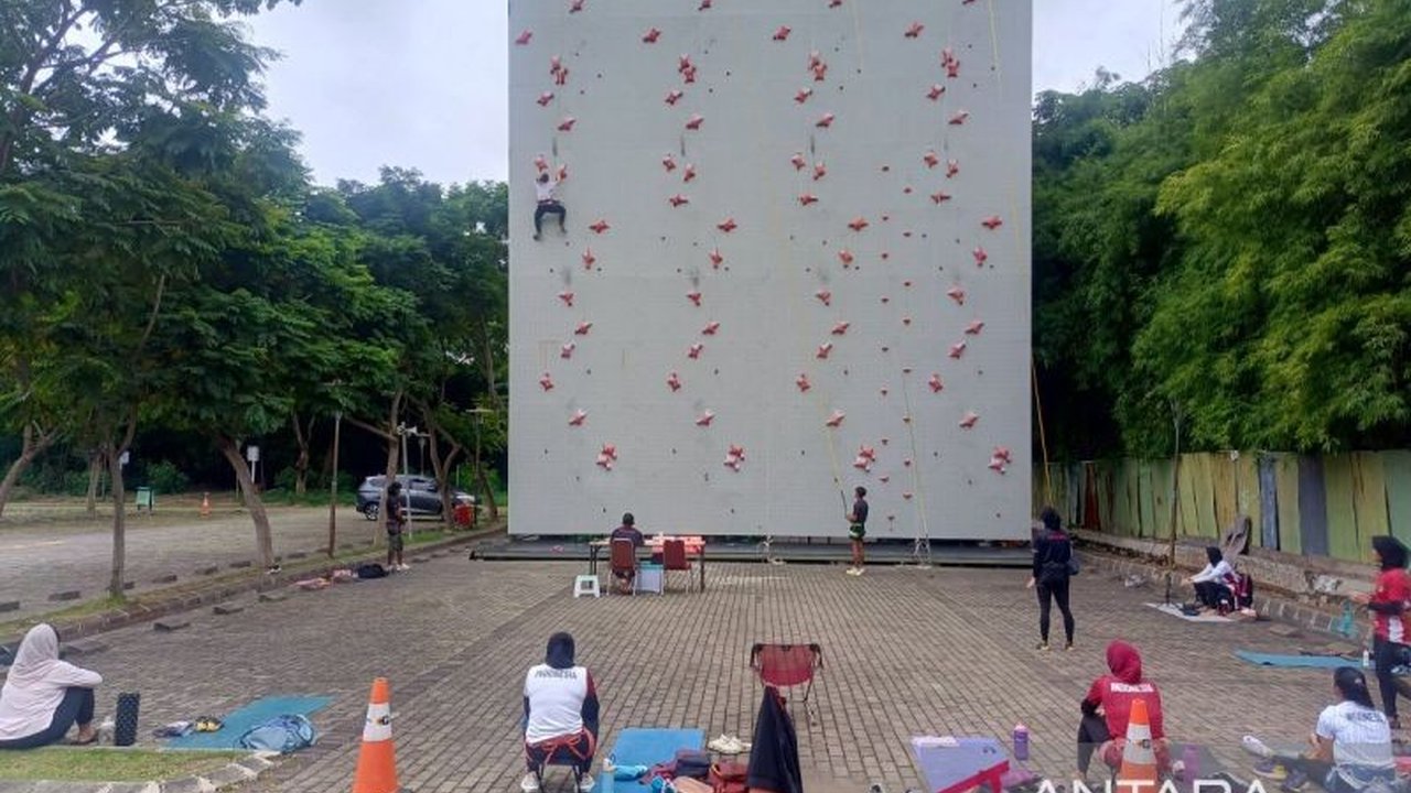 Atlet panjat tebing Indonesia, Rajiah Sallsabillah, absen di IFSC World Cup Bali 2025 karena pemulihan pasca operasi, tetapi berencana comeback pada Agustus mendatang.