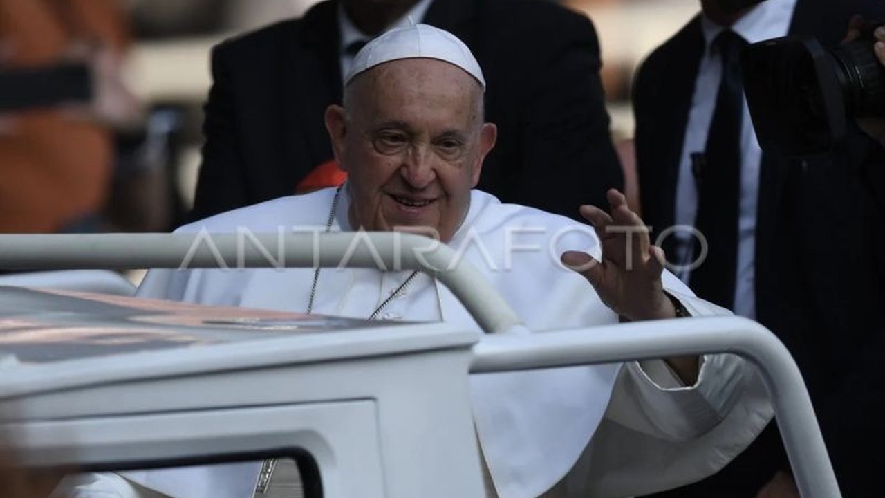 Meninggalnya Paus Fransiskus meninggalkan duka mendalam; Majelis Hukama Muslimin mengenang dedikasinya pada kemanusiaan dan perdamaian dunia, termasuk kontribusinya pada Dokumen Persaudaraan Manusia.