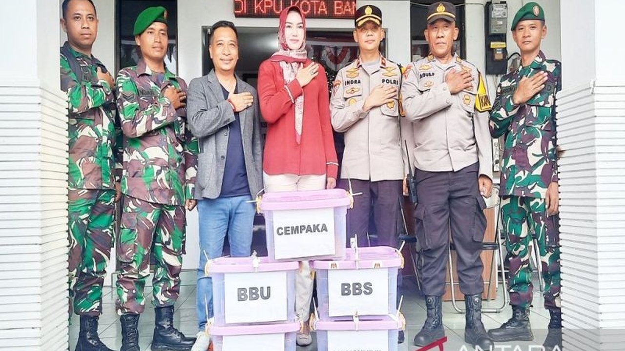 Polres Banjarbaru mengerahkan 200 personel gabungan untuk mengamankan rapat pleno terbuka rekapitulasi suara hasil Pemungutan Suara Ulang (PSU) Pilkada 2024 di Banjarbaru, Kalimantan Selatan.