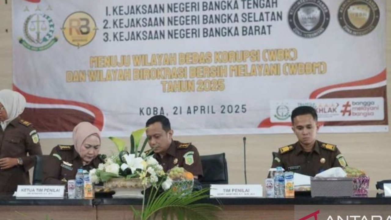 Kejaksaan Negeri Bangka Tengah bertekad meraih predikat Wilayah Bebas Korupsi (WBK) dan Wilayah Birokrasi Bersih Melayani (WBBM) pada tahun 2025 melalui verifikasi lapangan dari Kejagung RI.