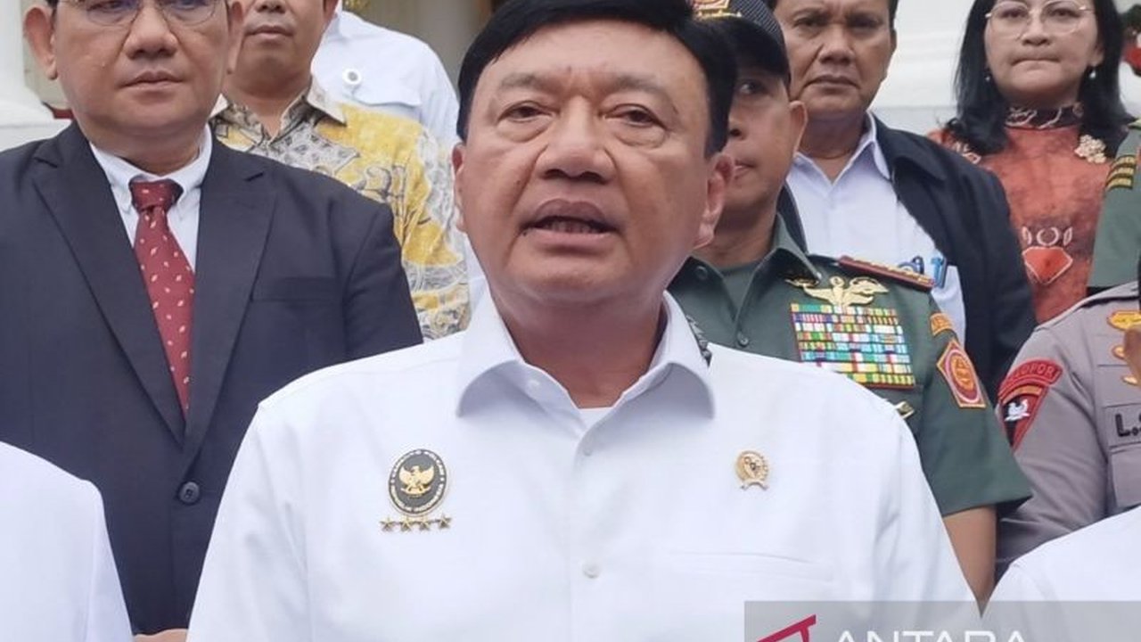 Menkopolkam Budi Gunawan tegaskan komitmen Indonesia dalam memperkuat kerja sama bilateral dengan Malaysia, khususnya dalam pengelolaan perbatasan dan penanganan kejahatan lintas negara pasca pertemuan dengan Wakil PM Malaysia.