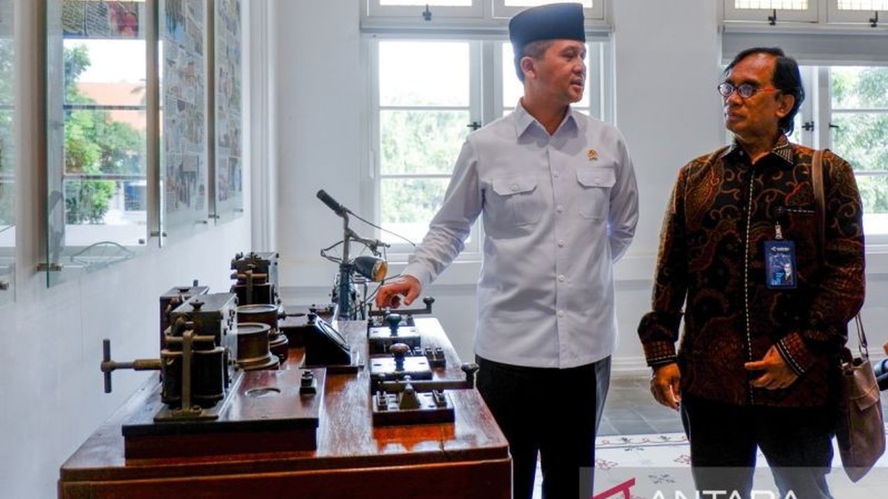 Kementerian Transmigrasi berkomitmen menghormati identitas dan sejarah kampung tua di Barelang, Kepri, dan menawarkan insentif program transmigrasi tanpa relokasi bagi warga yang memiliki status tanah jelas.