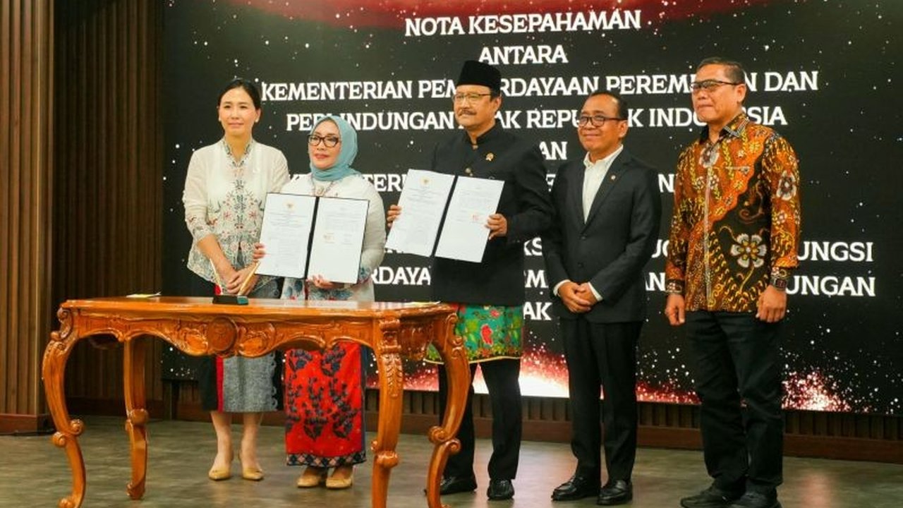 Menteri Sosial dan Menteri PPPA menandatangani nota kesepahaman untuk meningkatkan sinergi dalam pemberdayaan perempuan dan perlindungan anak di Indonesia, demi mewujudkan Indonesia Emas 2045.