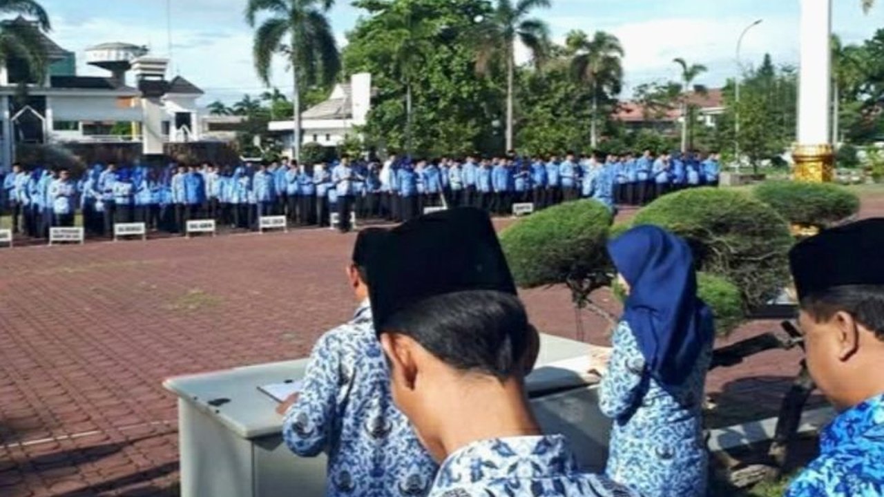 Ketua DPRD Karawang mendesak pengurus Korpri baru untuk segera menyelesaikan pencairan uang kadeudeuh pensiunan PNS yang tertunda selama bertahun-tahun, mencapai Rp9,8 miliar.