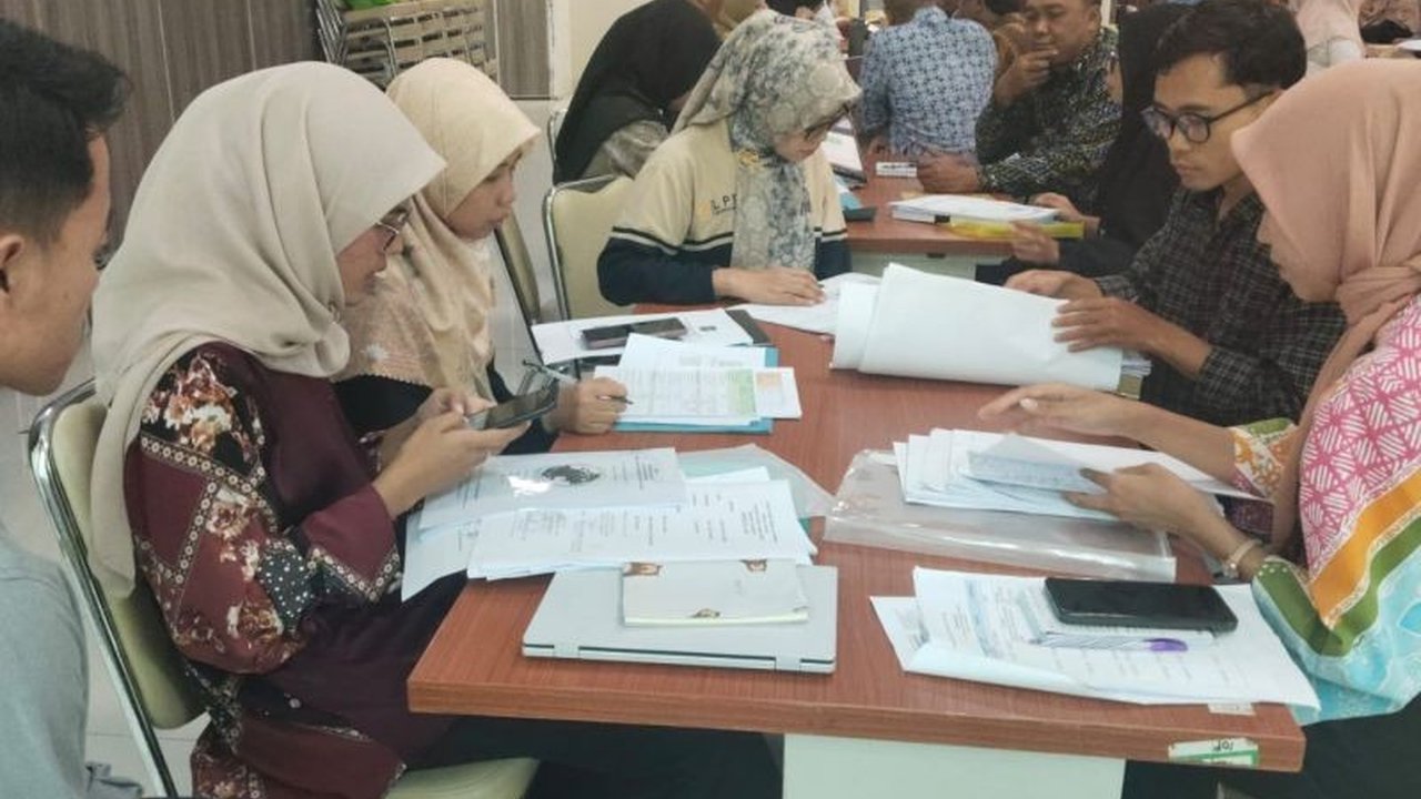 LPPM Unnes melalui Program Inkubasi Koperasi LPDB 2025, mendampingi 16 koperasi di Jawa Tengah untuk meningkatkan kinerja dan akses pendanaan UMKM.