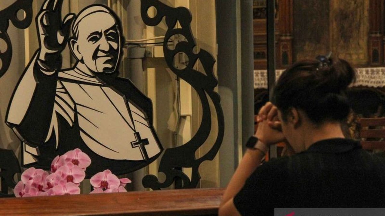 Para kardinal Gereja Katolik mengadakan pertemuan pertama mereka di Roma pada 22 April 2024, setelah wafatnya Paus Fransiskus, untuk membahas rencana pemakaman dan proses pemilihan paus selanjutnya.