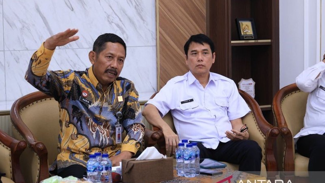 Kemenkumham Jatim luncurkan program Posbankum Desa untuk menyelesaikan masalah hukum ringan di tingkat desa dengan melibatkan paralegal dan peacemaker, serta optimalisasi anggaran bantuan hukum.