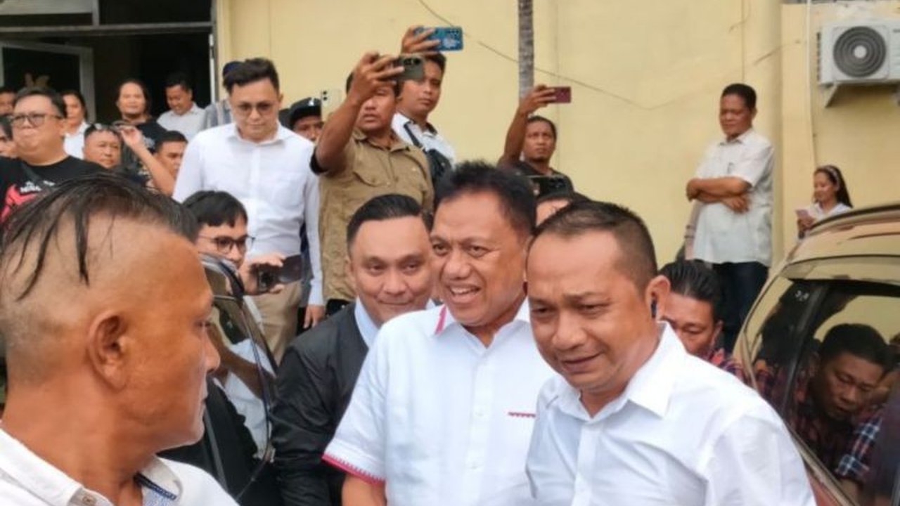 Polda Sulut memeriksa mantan Gubernur Sulut, Olly Dondokambey, sebagai saksi terkait kasus dugaan korupsi dana hibah GMIM senilai Rp8,9 miliar yang terjadi pada periode 2020-2023.
