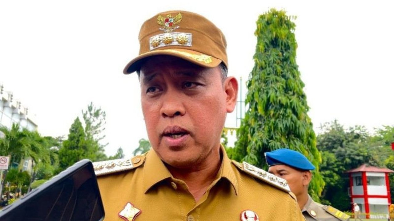 Pemerintah Kota Bekasi bergerak cepat menangani dampak bau gas menyengat yang meresahkan warga, dengan menyiagakan fasilitas kesehatan dan melakukan penelusuran sumber bau.