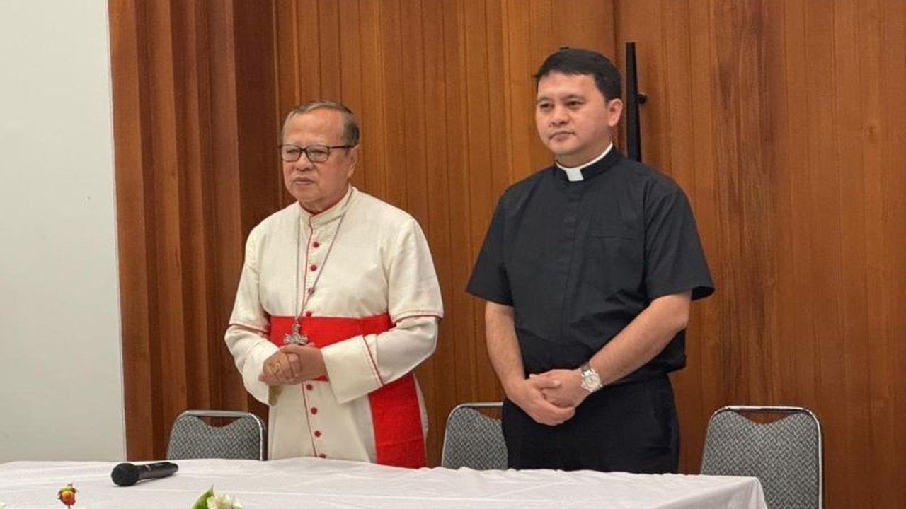 Kedutaan Besar Vatikan di Jakarta membuka buku duka cita untuk almarhum Paus Fransiskus, yang dikenal karena kesederhanaannya dan kunjungannya ke Indonesia.