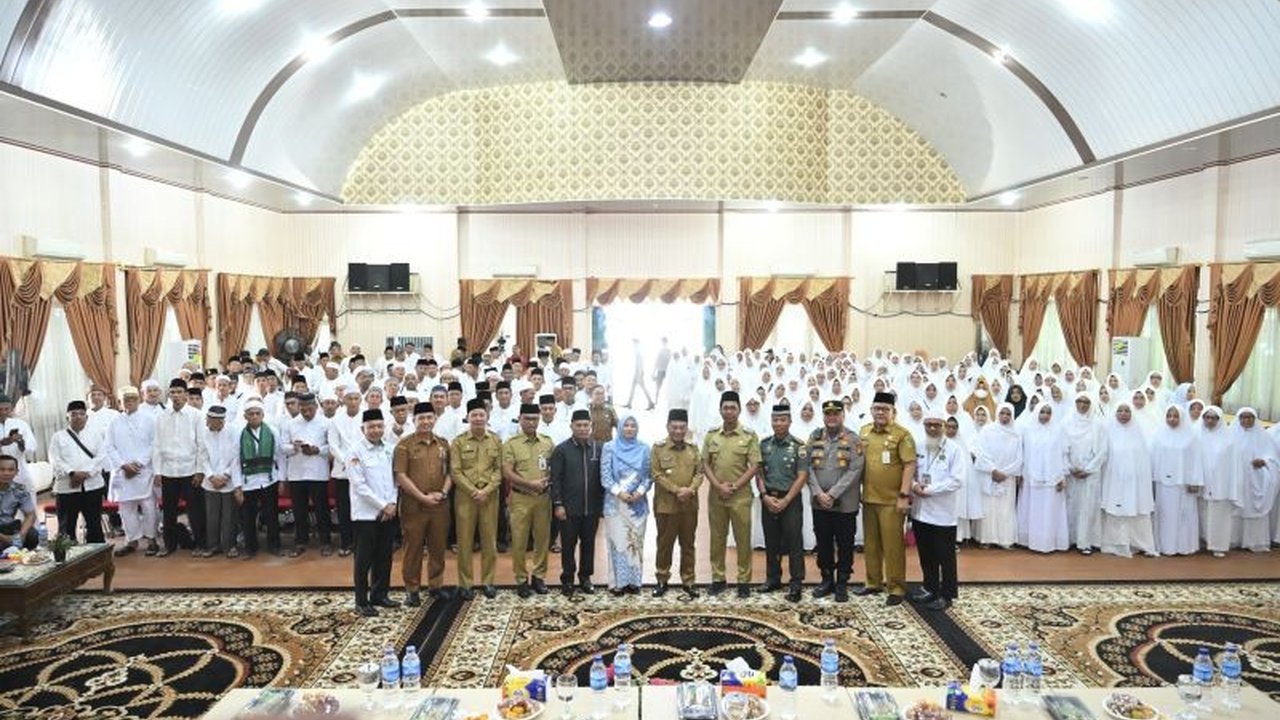 Sebanyak 294 calon haji Kabupaten Rokan Hilir, Riau, mengikuti bimbingan manasik haji tahun 2025 untuk mempersiapkan ibadah haji di Tanah Suci.