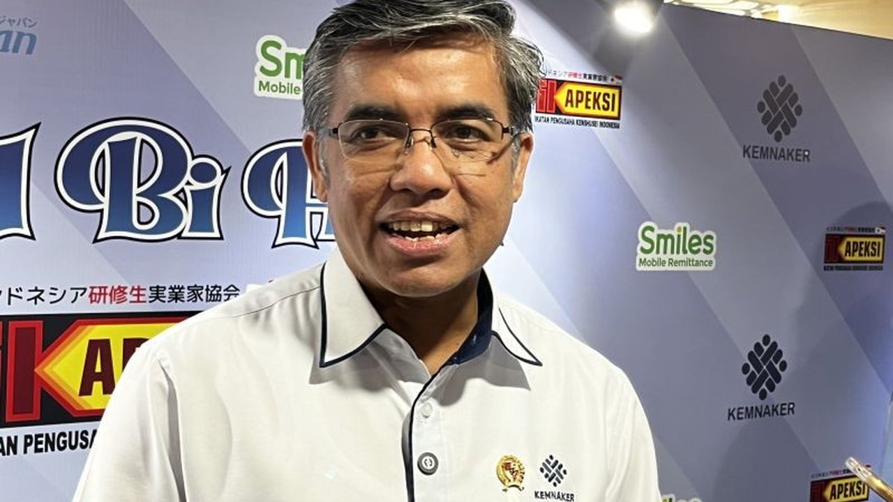 Menteri Ketenagakerjaan (Menaker) masih mengkaji pembentukan Satgas PHK, menunggu Instruksi Presiden terkait lingkup tugas dan eksekusi satgas tersebut.