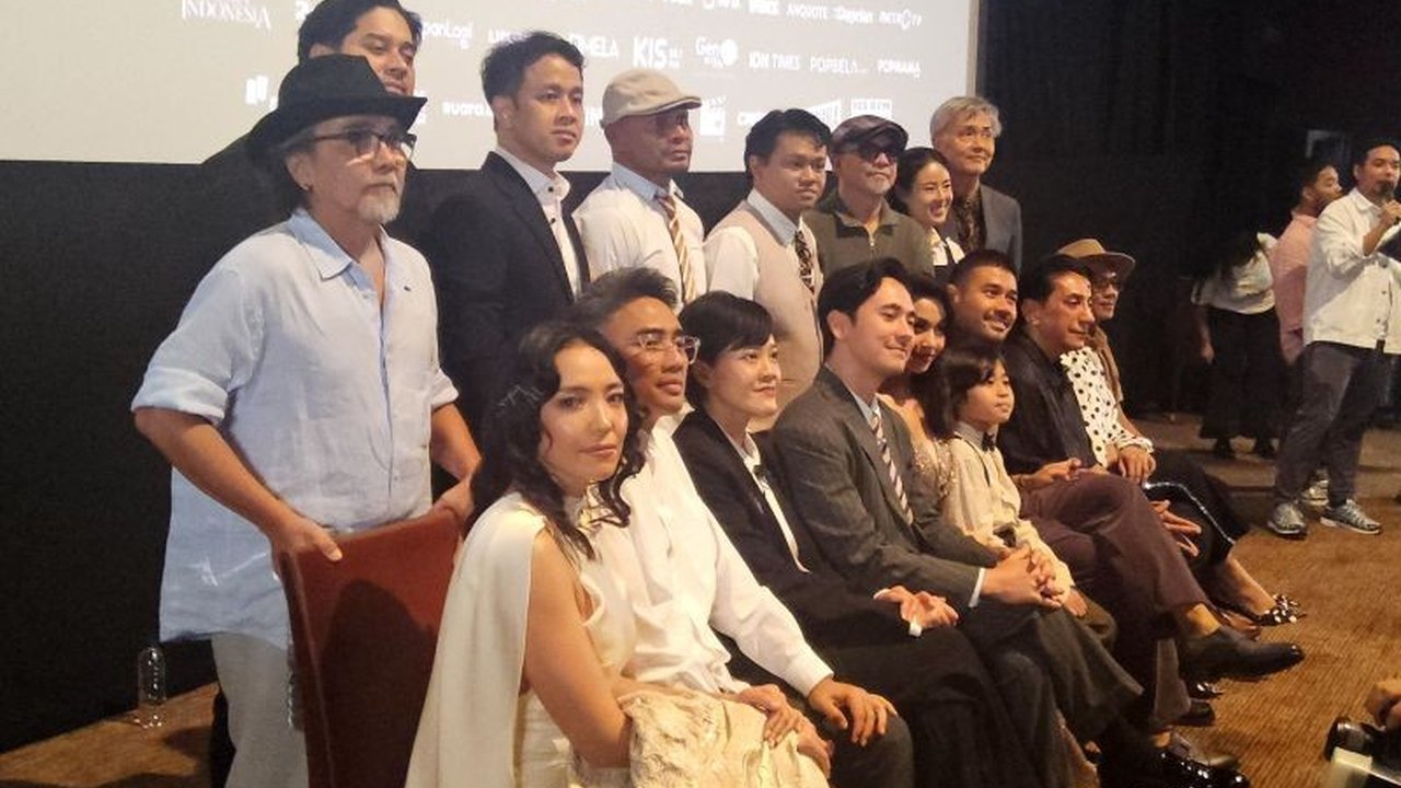 Aktor Jerome Kurnia mengungkapkan rasa terkejut dan duka cita mendalam atas wafatnya Paus Fransiskus, pemimpin umat Katolik dunia, dan berharap penggantinya segera ditemukan.