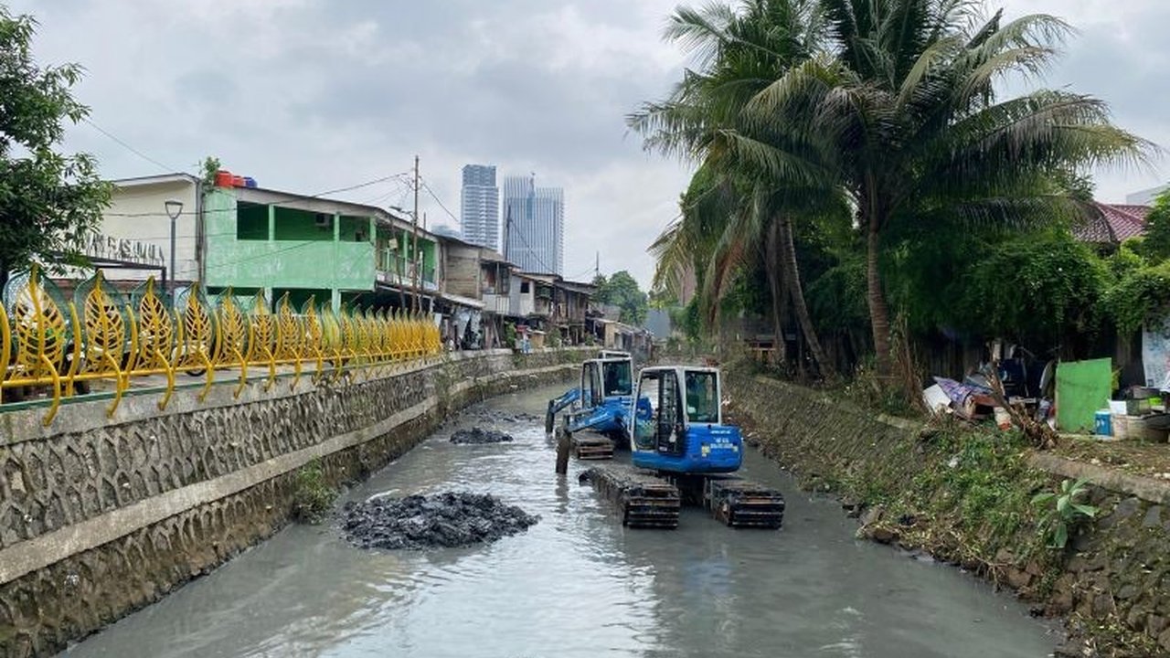 Suku Dinas SDA Jakarta Selatan optimis pengerukan Kali Cideng sepanjang 1.134 meter akan mengurangi risiko banjir hingga 25 persen, sebagai bagian dari program 100 hari kerja Gubernur dan Wakil Gubernur DKI.