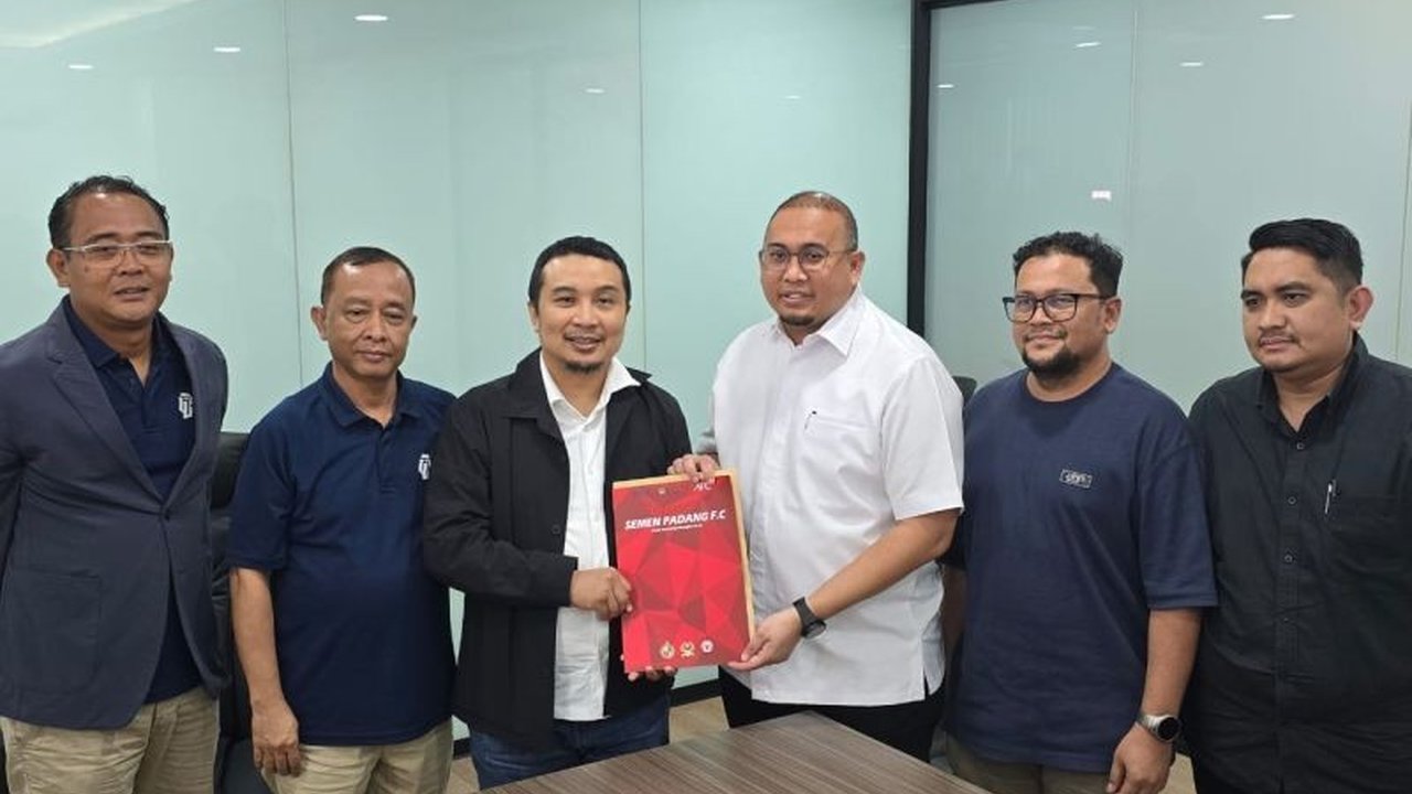 Semen Padang resmi laporkan kinerja wasit ke LIB setelah dua gol mereka dianulir dalam pertandingan melawan PSIS Semarang, meskipun Semen Padang menang 3-2.