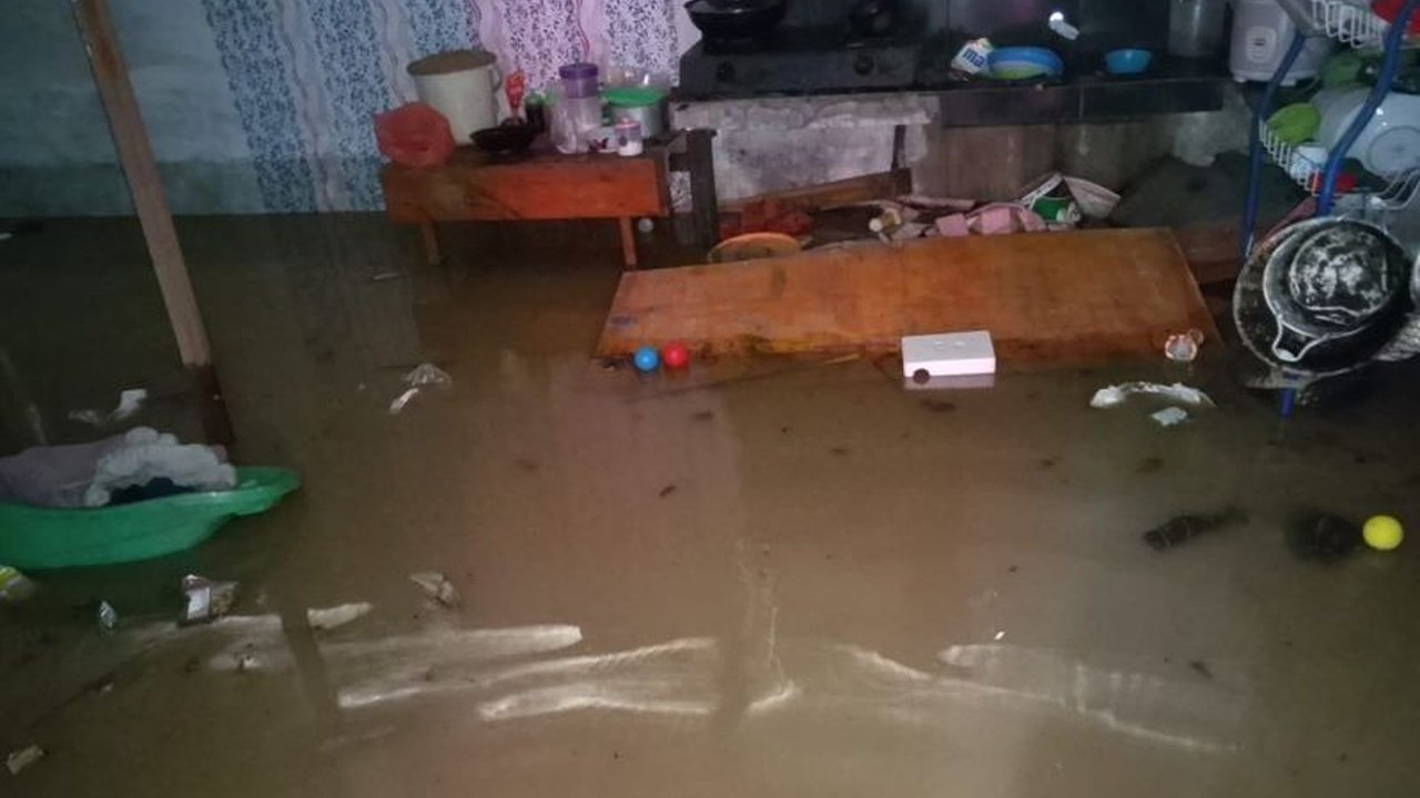 Hujan deras mengakibatkan banjir di Kabupaten Bangka, Provinsi Kepulauan Bangka Belitung, merendam 50 rumah warga di Desa Kace dan Desa Kimak.