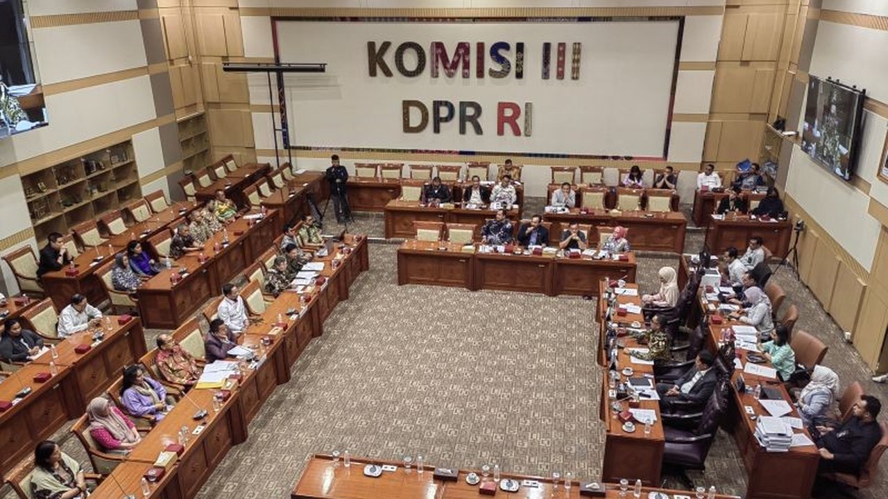 Komisi III DPR RI memanfaatkan momentum Hari Kartini untuk mendesak penyelesaian dugaan pelanggaran HAM terhadap perempuan mantan pemain Oriental Circus Indonesia (OCI) di Taman Safari Indonesia, yang dinilai sebagai eksploitasi dan pelanggaran HAM serius