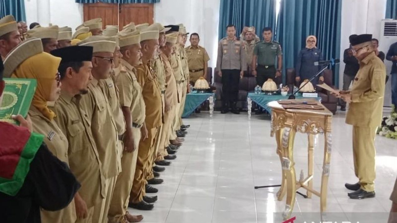 Bupati Buton Utara melantik 40 penjabat kepala desa untuk mempersiapkan Pilkades serentak dan meningkatkan pelayanan publik di desa.