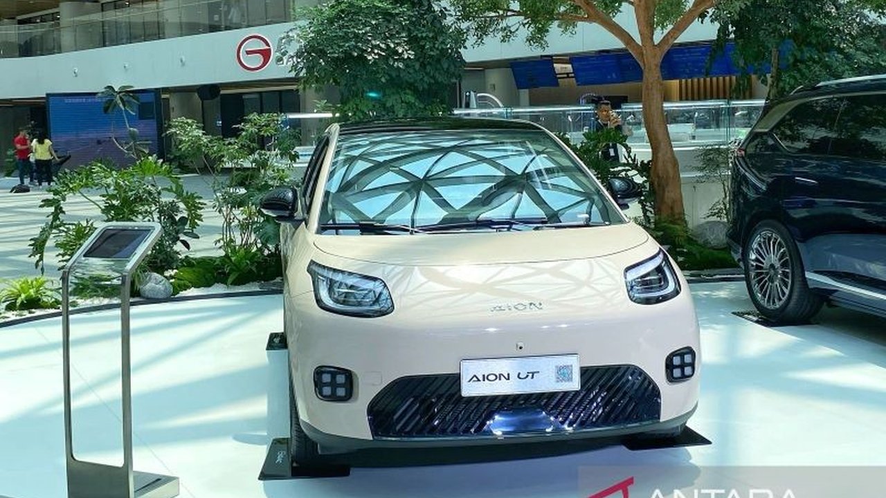 AION UT, mobil listrik terjangkau dengan berbagai fitur canggih, siap memasuki pasar Indonesia dan menantang kompetitor seperti BYD Dolphin dan Wuling Air ev.
