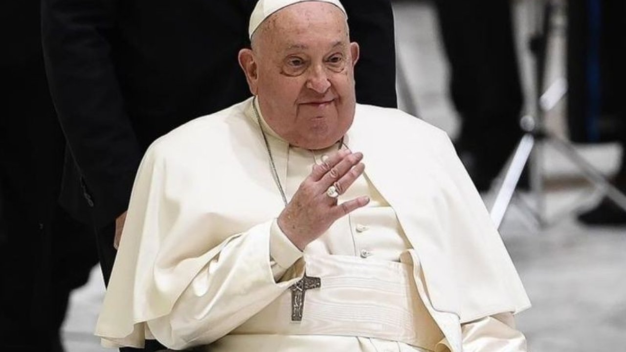 Gubernur NTT, Melki Laka Lena, menyampaikan duka cita mendalam atas wafatnya Paus Fransiskus, menyebutnya sebagai kehilangan besar bagi umat Katolik dan dunia, mengingat kepeduliannya pada kelompok terpinggirkan.