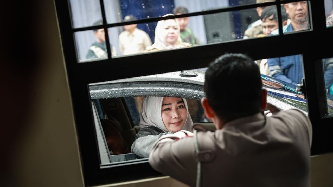 Kapolda Lampung Irjen Pol. Helmy Santika luncurkan Samsat Digital Drive Thru, inovasi layanan perpanjangan STNK lima tahunan yang lebih mudah dan efisien.