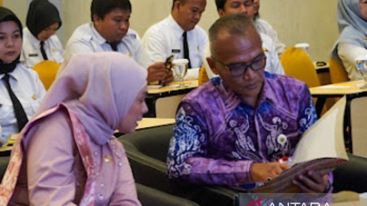 Pemerintah Kota Banjarmasin memberi orientasi kepada 279 PPPK baru hasil seleksi 2024, menekankan pentingnya disiplin dan memahami nilai-nilai ASN untuk mencegah pelanggaran.