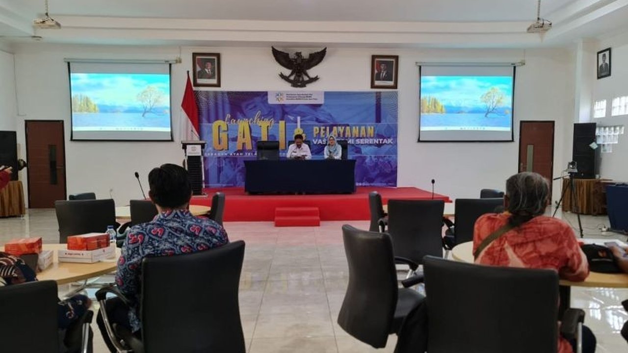 BKKBN Jawa Timur menargetkan 262 akseptor pria untuk vasektomi dan meluncurkan Gerakan Ayah Teladan Indonesia (GATI) guna memperkuat peran ayah dalam keluarga.