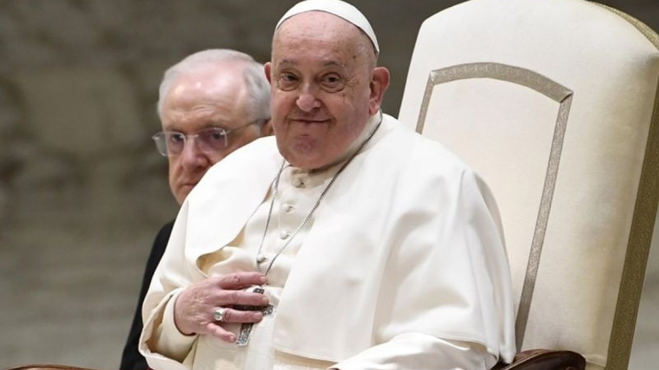 Menko PMK Pratikno menyampaikan duka cita atas wafat Paus Fransiskus, menyebutnya sebagai simbol pemersatu dan inspirasi bagi seluruh umat beragama.