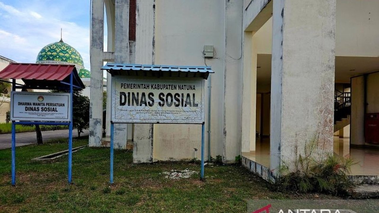 Pemerintah Kabupaten Natuna akan menyalurkan bantuan uang tunai sebesar Rp800.000 kepada lebih dari 500 lansia di Natuna mulai tahun 2025 untuk meringankan beban hidup mereka.