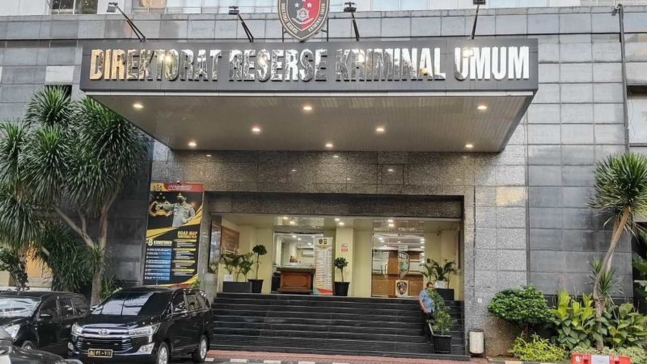 Polda Metro Jaya mengungkap praktik judi online yang beroperasi melalui situs gulalislot69.top dan berkedok warung kopi di Jakarta Barat, dengan dua tersangka yang kini telah ditahan.