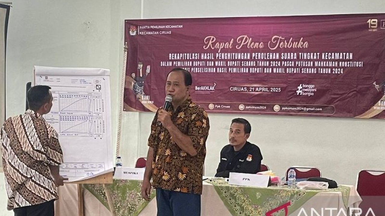 KPU Kabupaten Serang memulai rekapitulasi suara Pemilu tingkat kecamatan pada Senin (21/4), menggunakan Sirekap dan perhitungan manual, dengan pengamanan ketat dari Polres Serang.