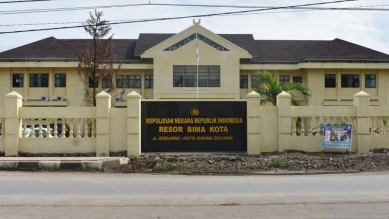 Polres Bima Kota menetapkan sembilan tersangka kasus korupsi dana KUR senilai Rp39 miliar yang melibatkan oknum pejabat bank dan anggota legislatif, merugikan 1.634 petani dan peternak.