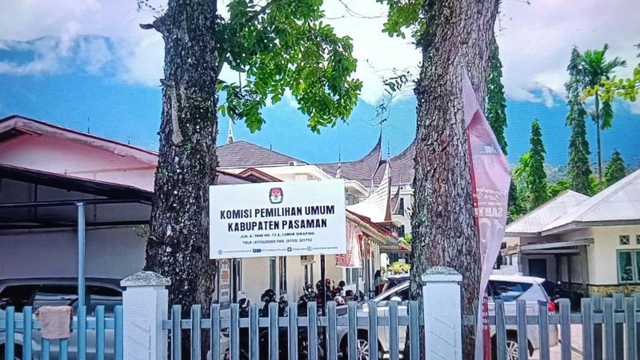 KPU Pasaman selesaikan rekapitulasi suara PSU Pilkada 2024 di 11 kecamatan, satu TPS di Kecamatan Panti akan gelar PSU ulang karena dugaan pelanggaran.