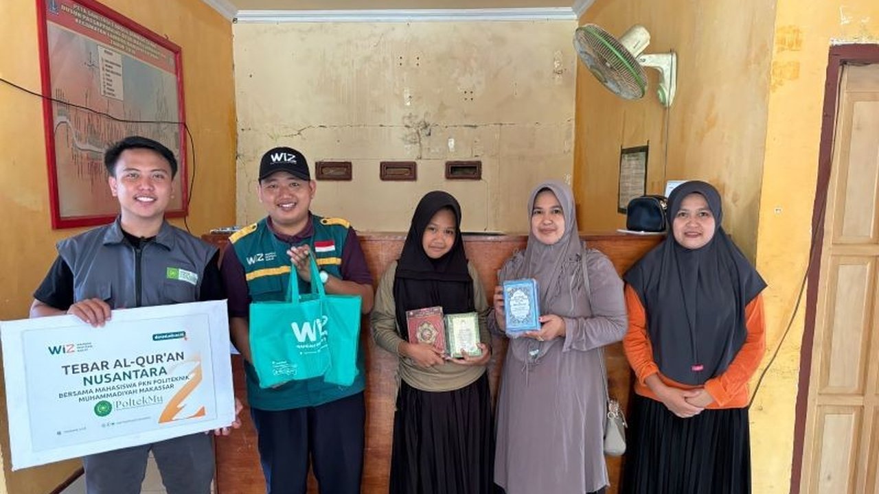 Wahdah Inspirasi Zakat (WIZ) dan mahasiswa PKN Poltekmu Makassar berkolaborasi menebar kebaikan dengan menyalurkan 50 Al-Quran, buku Iqro, dan buku hafalan di Desa Massenreng Pulu, Bone, serta mengadakan pemeriksaan kesehatan gratis.