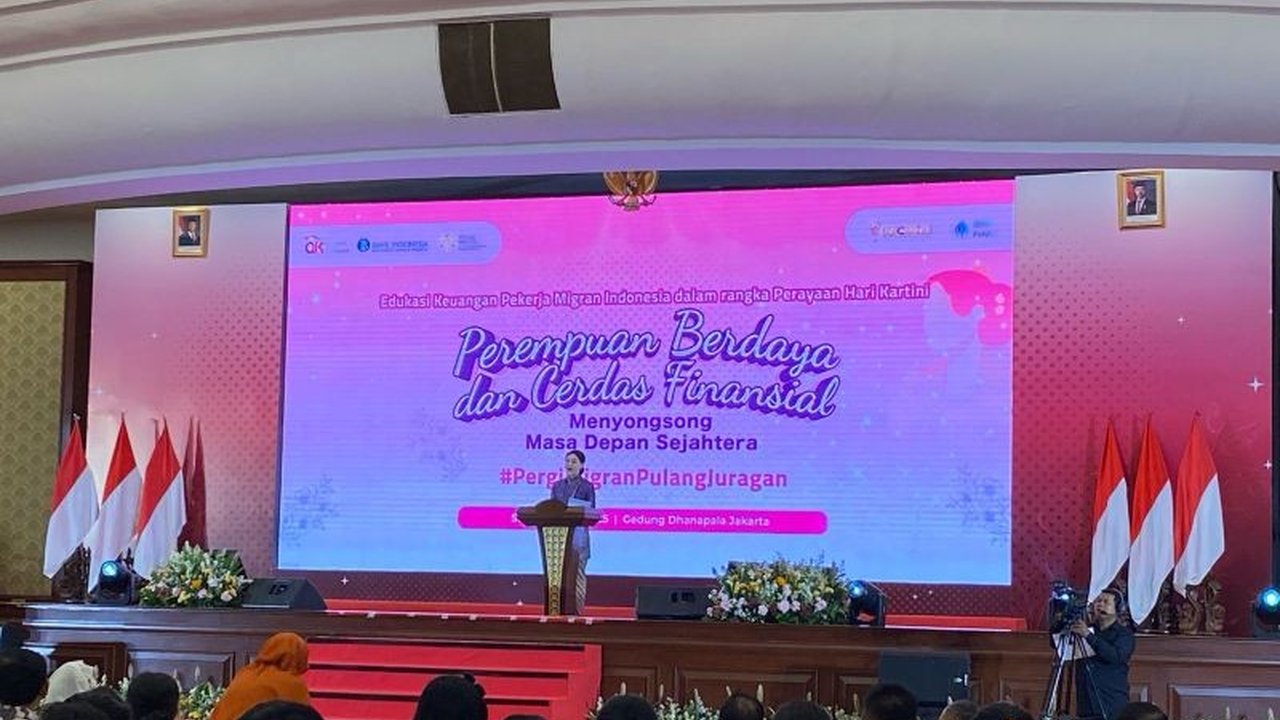 OJK mengingatkan pekerja migran Indonesia (PMI) untuk waspada terhadap berbagai modus penipuan, termasuk  