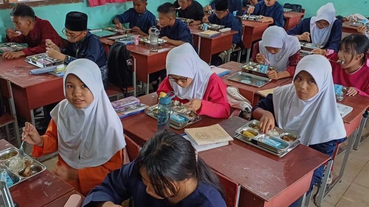 Tanjungpinang Berikan 4 Pasang Seragam Gratis untuk Siswa Baru SD dan SMP Tahun 2025/2026