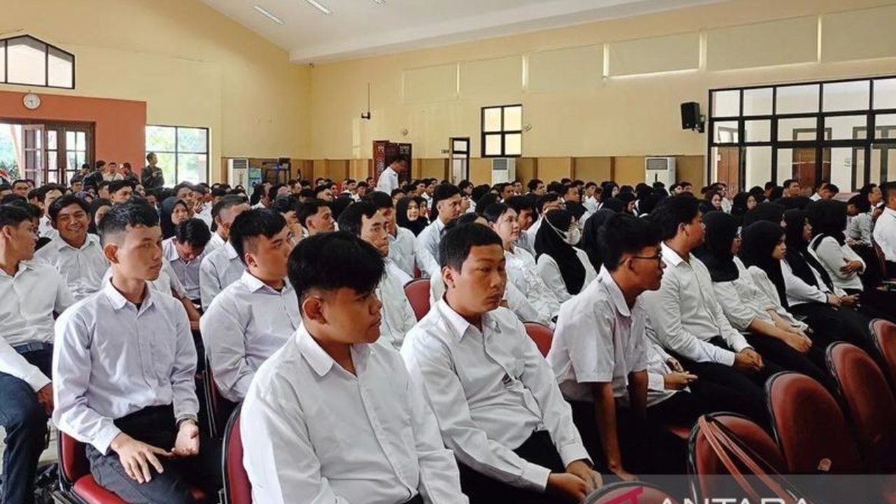 Pemerintah Kota Jakarta Timur mendata pencari kerja untuk persiapan bursa kerja di tingkat kecamatan pada tahun 2025 guna mengurangi angka pengangguran.