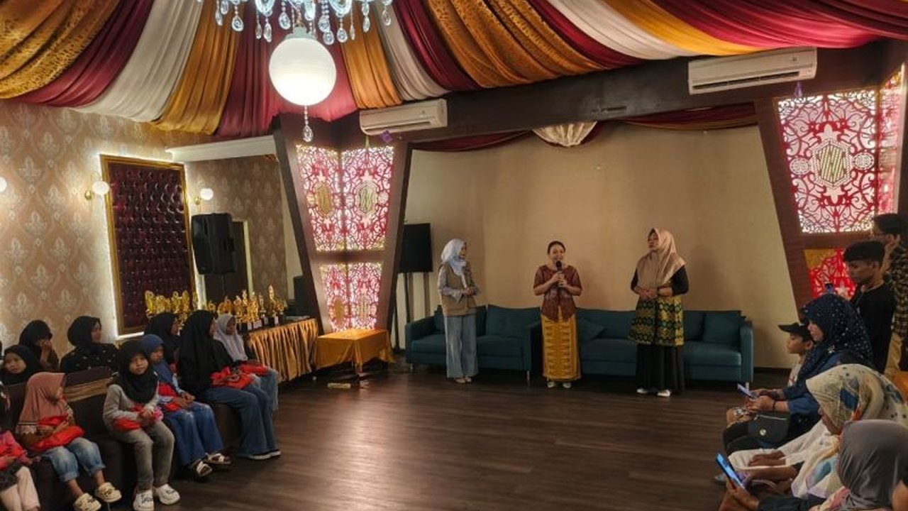 Pondok Ale-ale dan FTBM Kalbar peringati Hari Kartini 2025 dengan serangkaian kegiatan literasi edukatif dan budaya bertema 'Perempuan Masa Kini Berdaya untuk Kalimantan Barat', melibatkan lomba dan talkshow inspiratif.