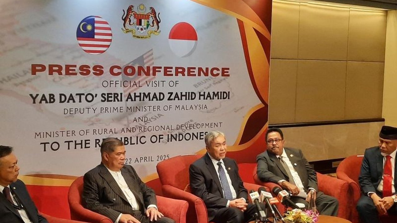 Pemerintah Provinsi DKI Jakarta menjalin kerja sama pendidikan dengan Malaysia, mengirimkan lebih dari 150 pelajar SMK untuk melanjutkan studi di Universiti Kuala Lumpur guna mendukung visi Jakarta sebagai kota global.