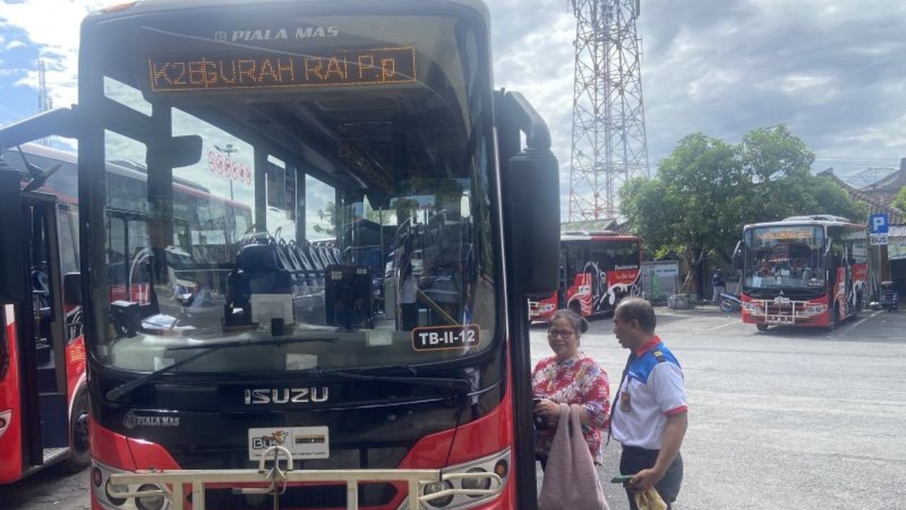 Setelah sempat berhenti beroperasi, Trans Metro Dewata di Bali kembali aktif dengan 75 bus dan mempekerjakan kembali 170 sopir dari total 228 sopir sebelumnya, berdasarkan seleksi produktivitas dan kinerja.