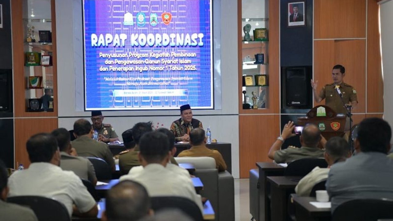 Pemerintah Aceh menggelar rapat koordinasi untuk merumuskan SOP penegakan Instruksi Gubernur (Ingub) Aceh Nomor 1 Tahun 2025 tentang Gerakan Shalat Berjamaah, demi keseragaman penerapan di seluruh wilayah.