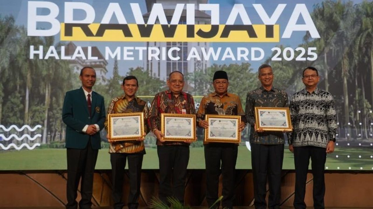 Pemerintah Aceh meraih penghargaan Gold Award pada UB Halalmetric Award 2025 atas komitmennya dalam mengembangkan ekosistem halal,  menunjukkan  keberhasilan integrasi nilai halal dalam pembangunan berkelanjutan.