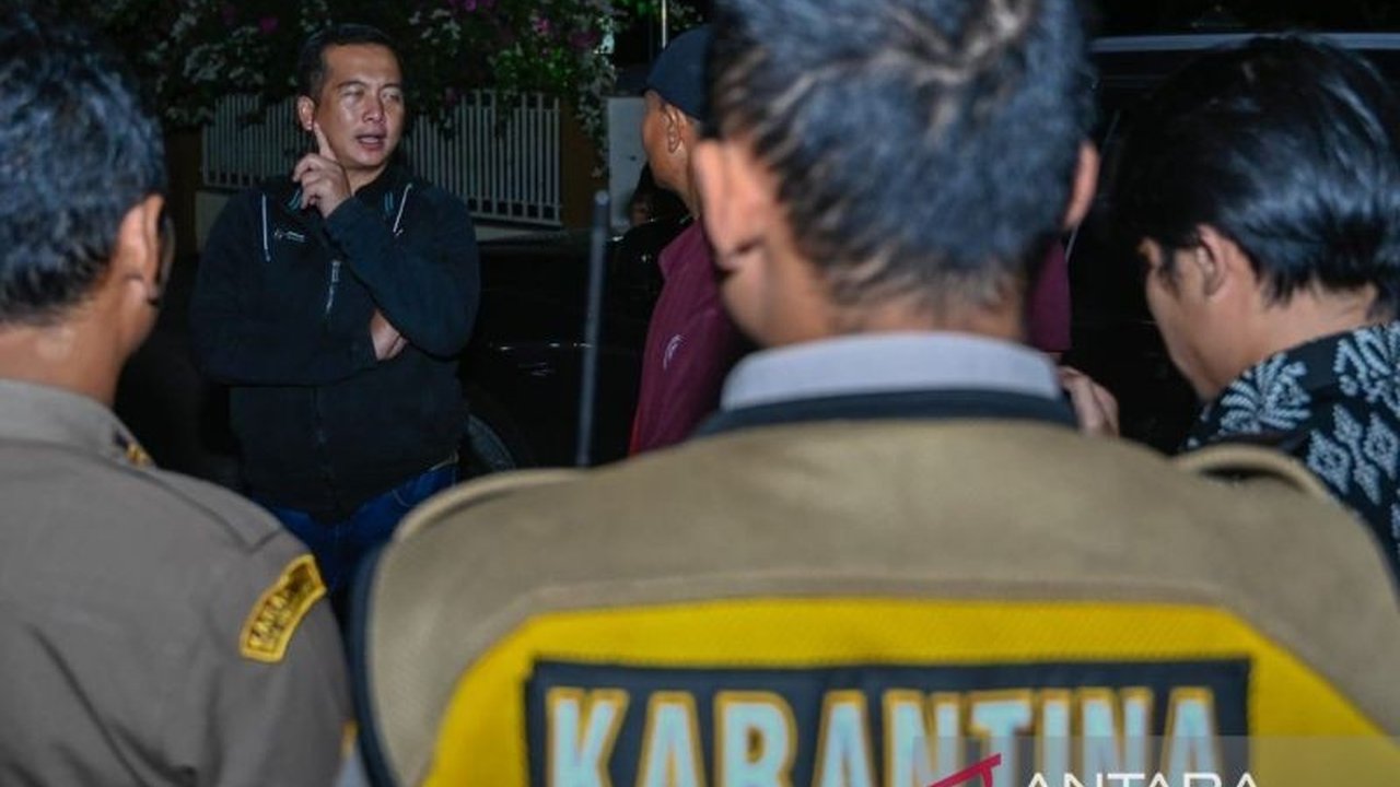 Gubernur NTB, Lalu Muhamad Iqbal, melakukan sidak ke Balai Karantina Hewan Pototano untuk mengatasi penumpukan antrean sapi yang akan dikirim ke Pulau Jawa menjelang Idul Adha,  setelah menerbitkan Pergub percepatan perizinan dan menambah frekuensi kapal.