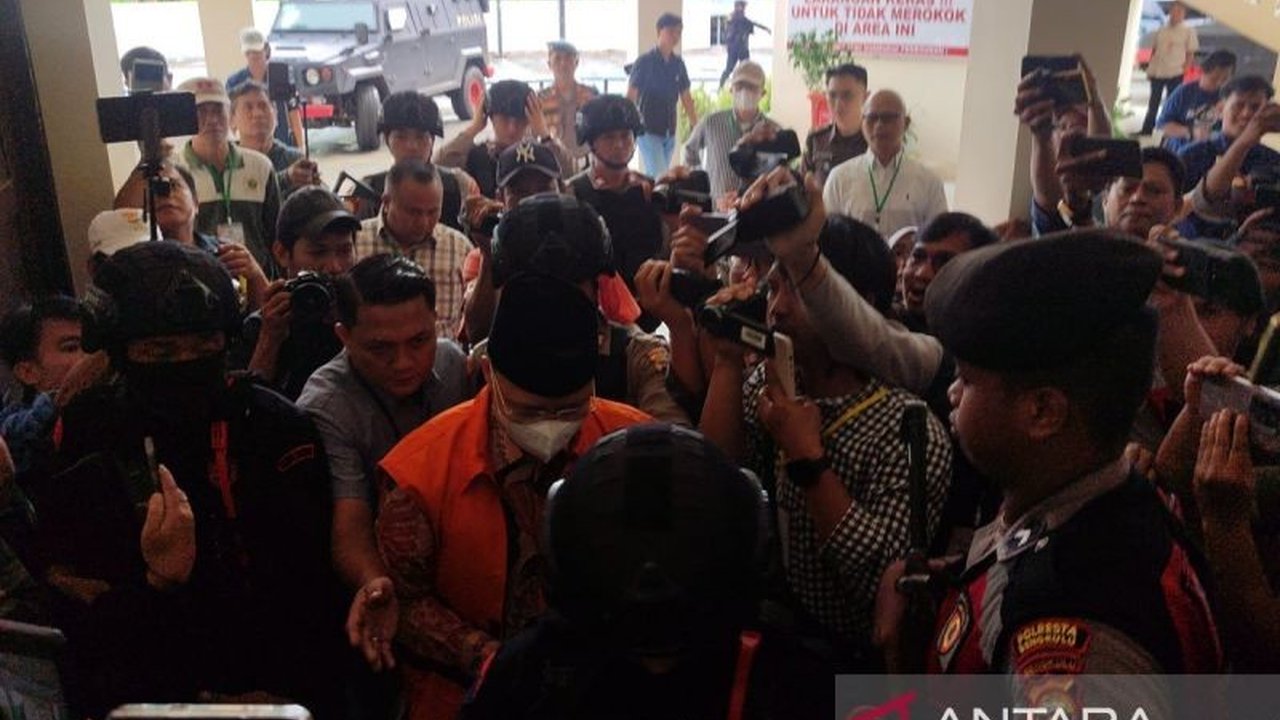 Rohidin Mersyah, mantan Gubernur Bengkulu, mengakui dakwaan KPK terkait mobilisasi ASN, gratifikasi, dan pemerasan dana untuk Pilkada 2024.