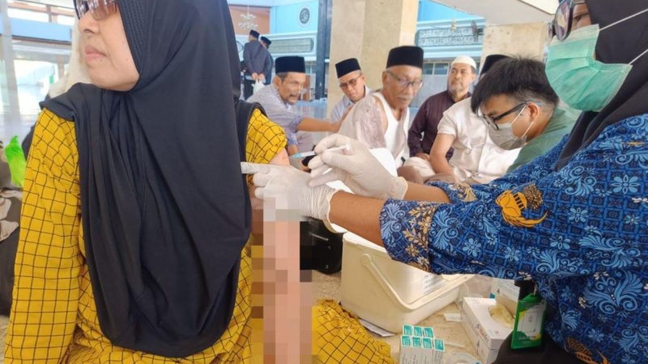 Dinas Kesehatan Kota Mataram memastikan kesiapan vaksinator haji untuk melayani jamaah di luar jam kerja, memberikan vaksinasi meningitis, polio, dan influenza guna melindungi jamaah sebelum berangkat ke Tanah Suci.