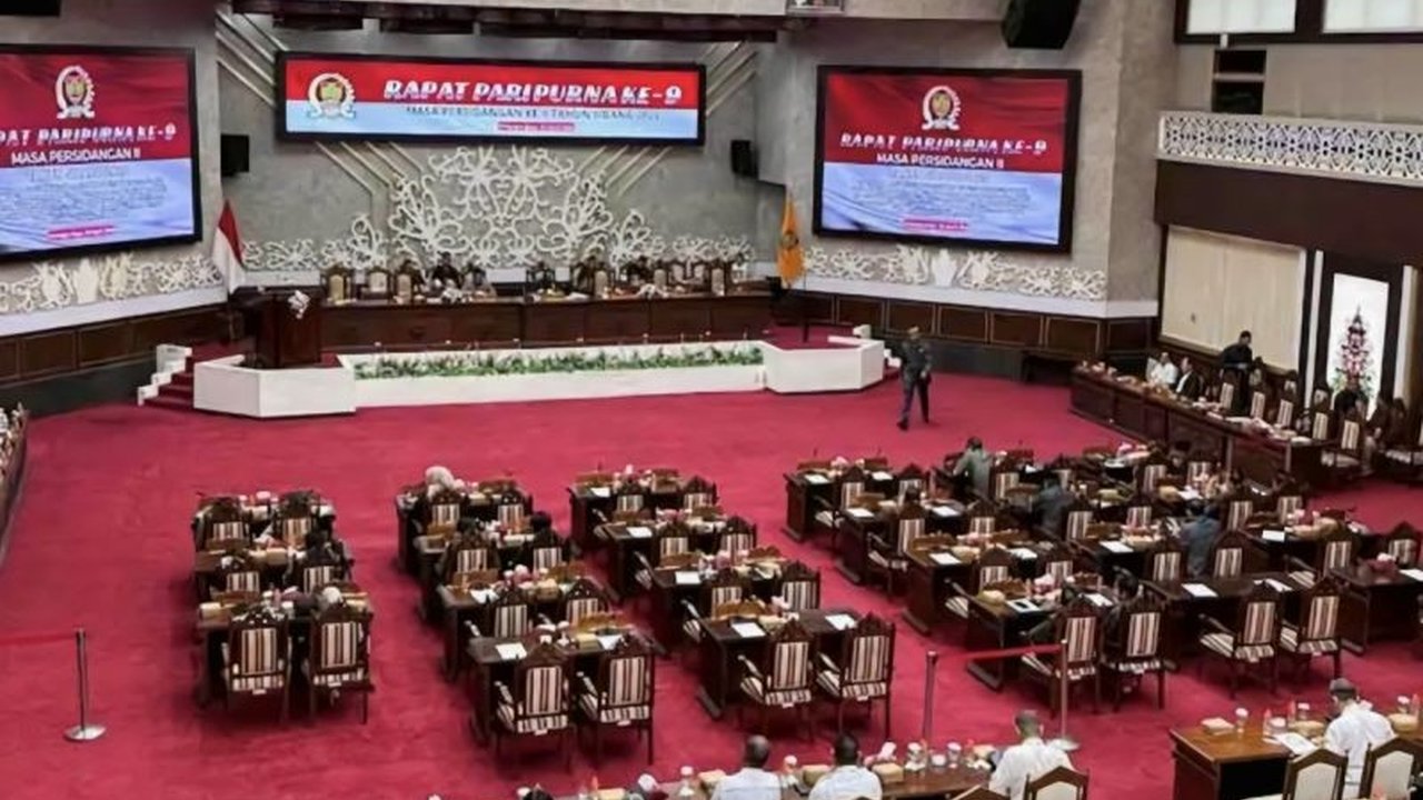 Ketua DPRD Kalteng, Arton S Dohong, telah mengirimkan berkas pergantian antar waktu (PAW) Endang Susilawati kepada Kemendagri untuk menggantikan almarhum Agus Pramono sebagai anggota DPRD Kalteng.