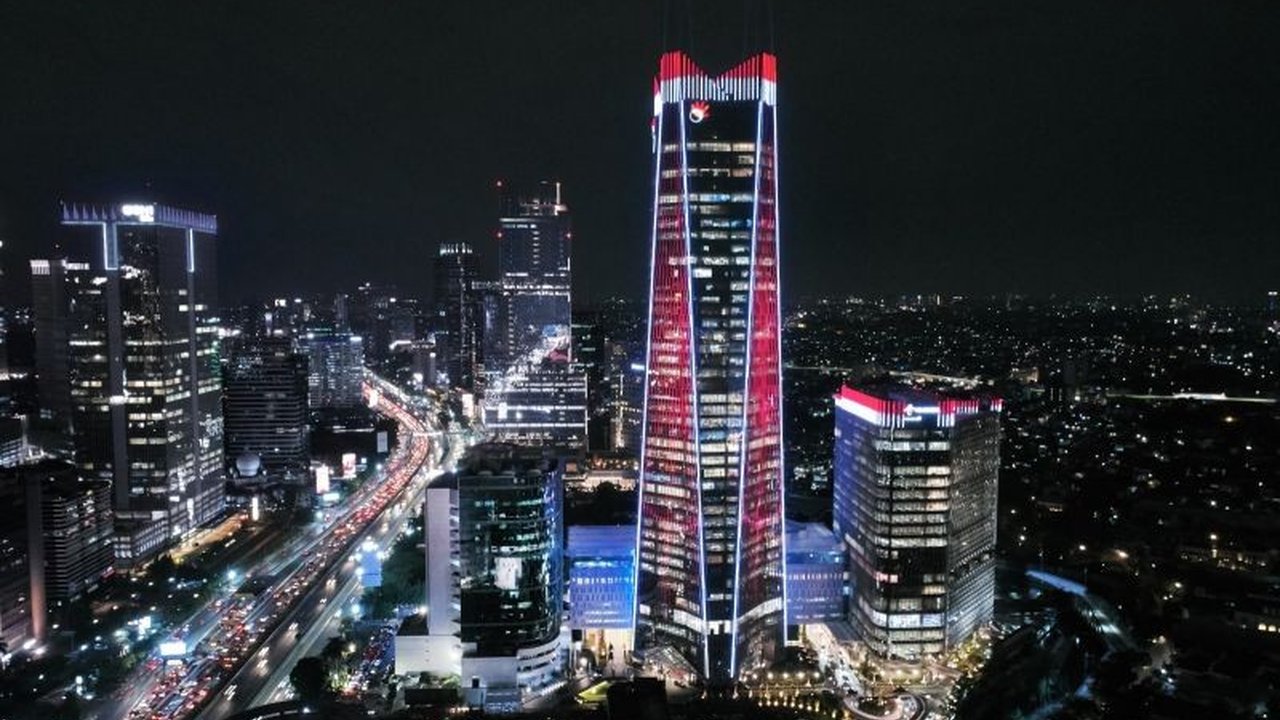 Meskipun menghadapi tantangan ekonomi global dan persaingan ketat, Telkom berhasil membukukan pendapatan konsolidasi Rp150 triliun di tahun 2024, didorong oleh pertumbuhan bisnis data dan layanan digital.