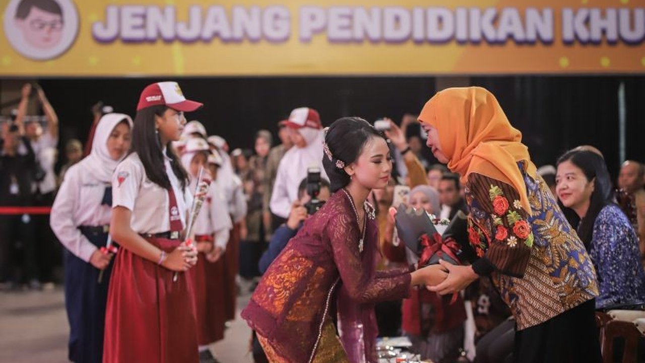 Ijazah Ditahan Perusahaan? Gubernur Jatim Pastikan Proses Hukum Tetap Berjalan!