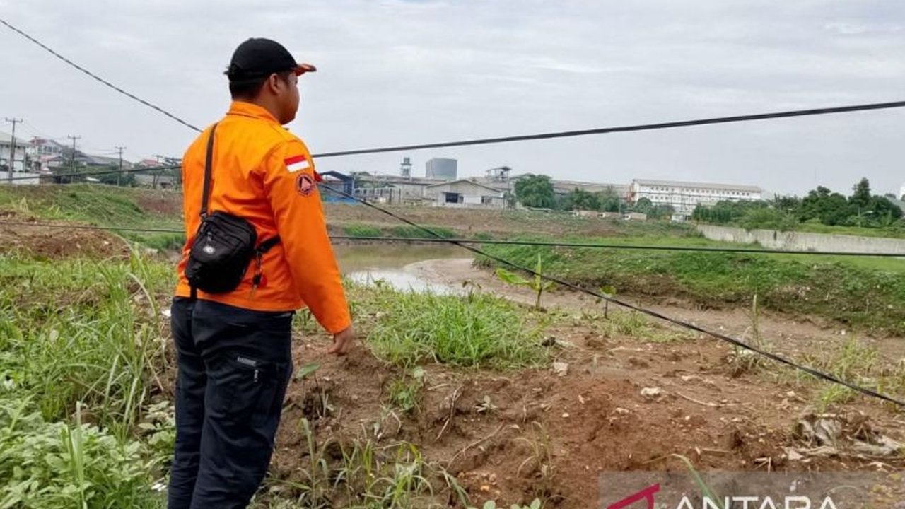 BPBD Kota Bekasi mengimbau warga tetap tenang dan tidak panik setelah munculnya bau gas misterius di beberapa wilayah, meskipun penyebabnya masih belum diketahui.